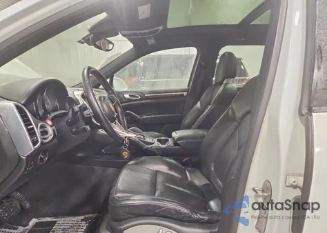 2016 Porsche Cayenne z USA, uszkodzony, nr VIN WP1AA2A24GKA10881